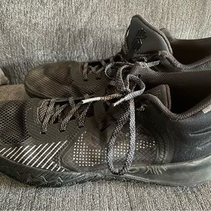 Mens Size 11 Nike basketball shoes- great used condition
